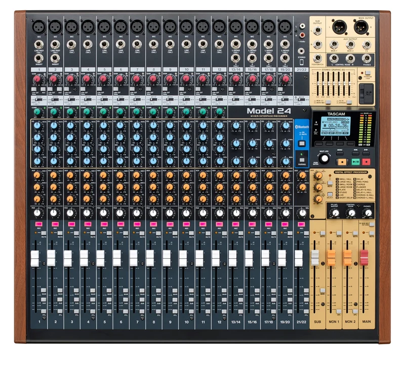 Tascam Model 24 analog mixer och 24 track digital recorder