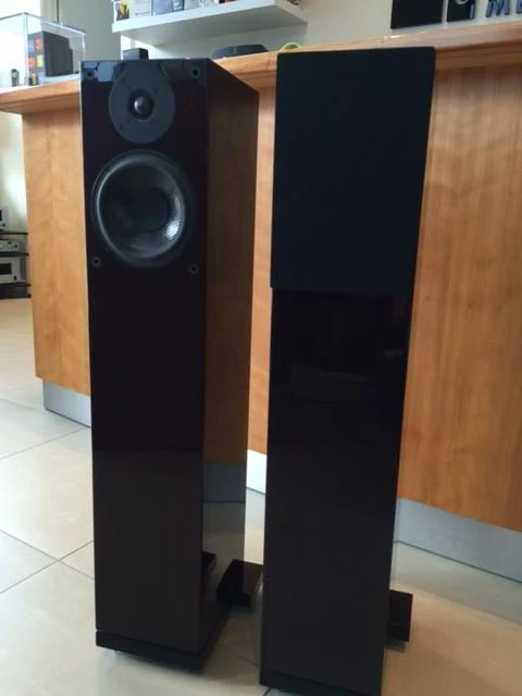 Wilson Benesch Square 2 Floor Standing Loudspeaker Display
