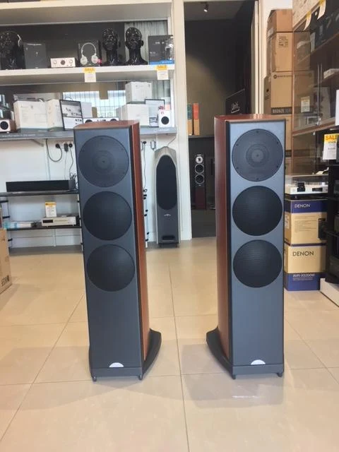 Naim Audio Ovator S400 Cherry Display